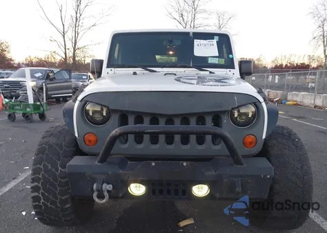 2013 Jeep Wrangler Unlimited Freedom Edition из США, поврежденный, VIN 1C4HJWDG2DL569561